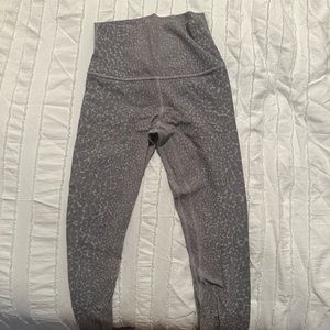 Lululemon Grey leopard align leggings - 28in.